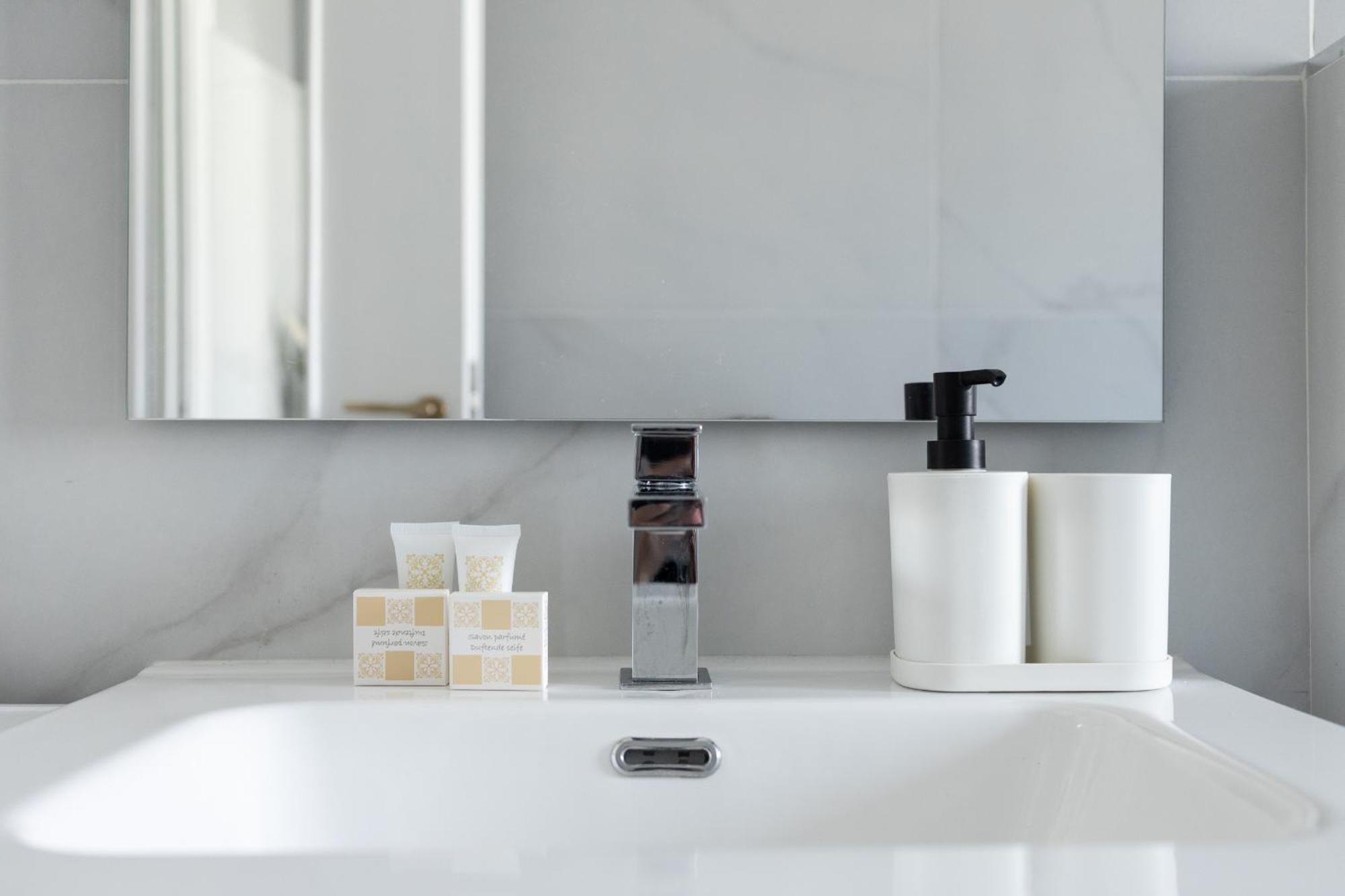 8 Min Dalla Metro Casa Elegante Con Netflix E Wifi Mailand Exterior foto